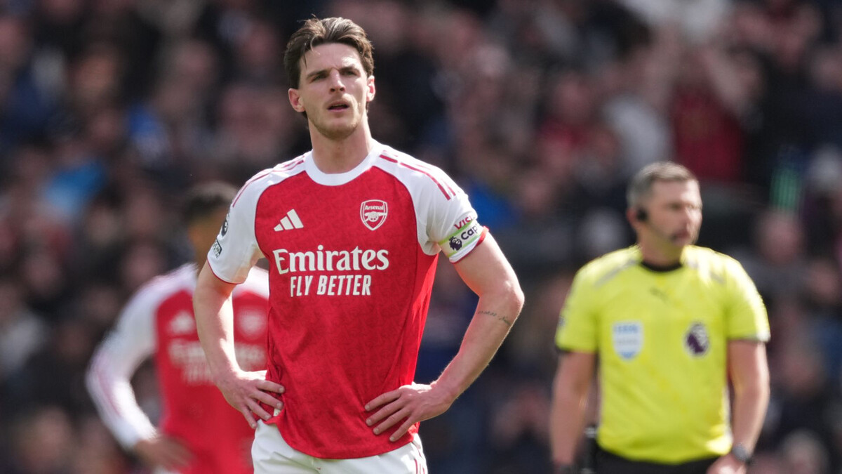 Bournemouth blow title race wide open with victory at nervous Arsenal