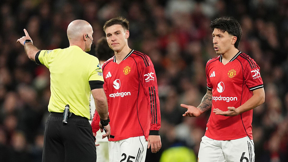 Carrick slams 'shocking' Martinez red: 'One of the worst I've seen'