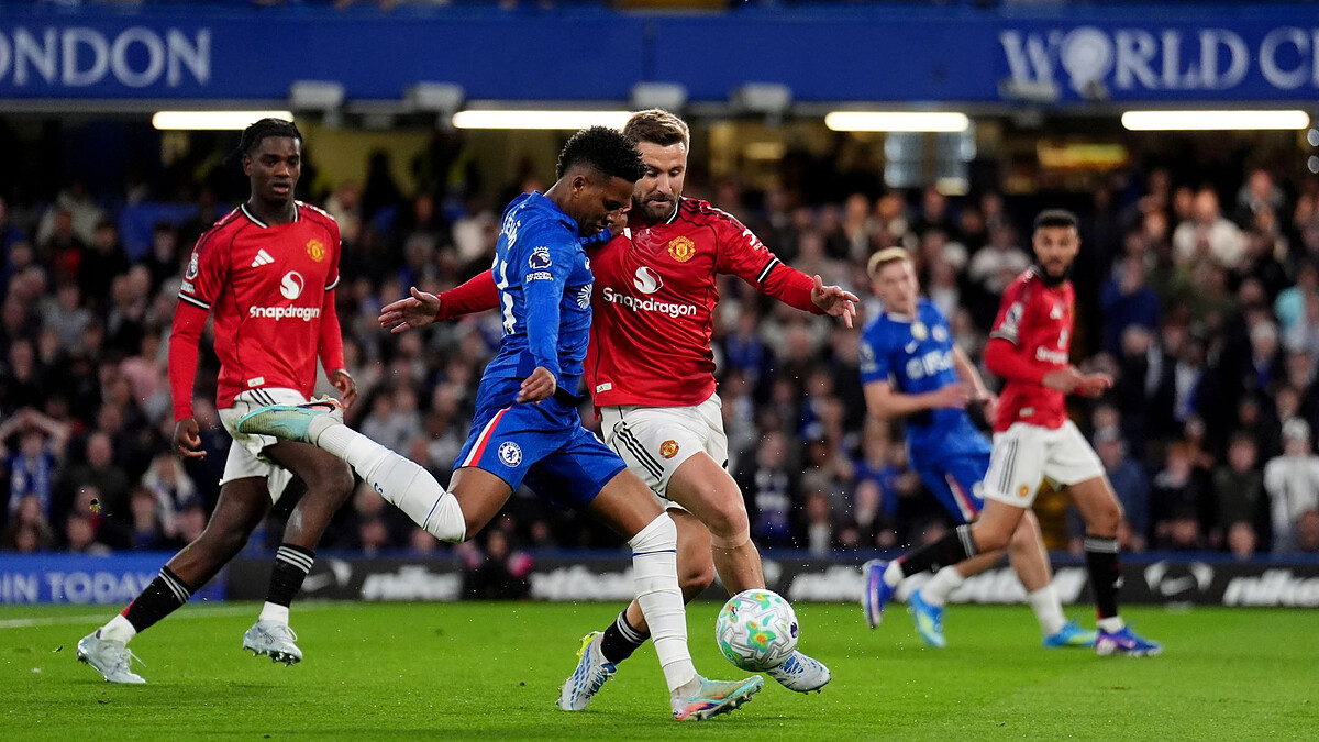 Chelsea on top after hitting post vs Man Utd LIVE!