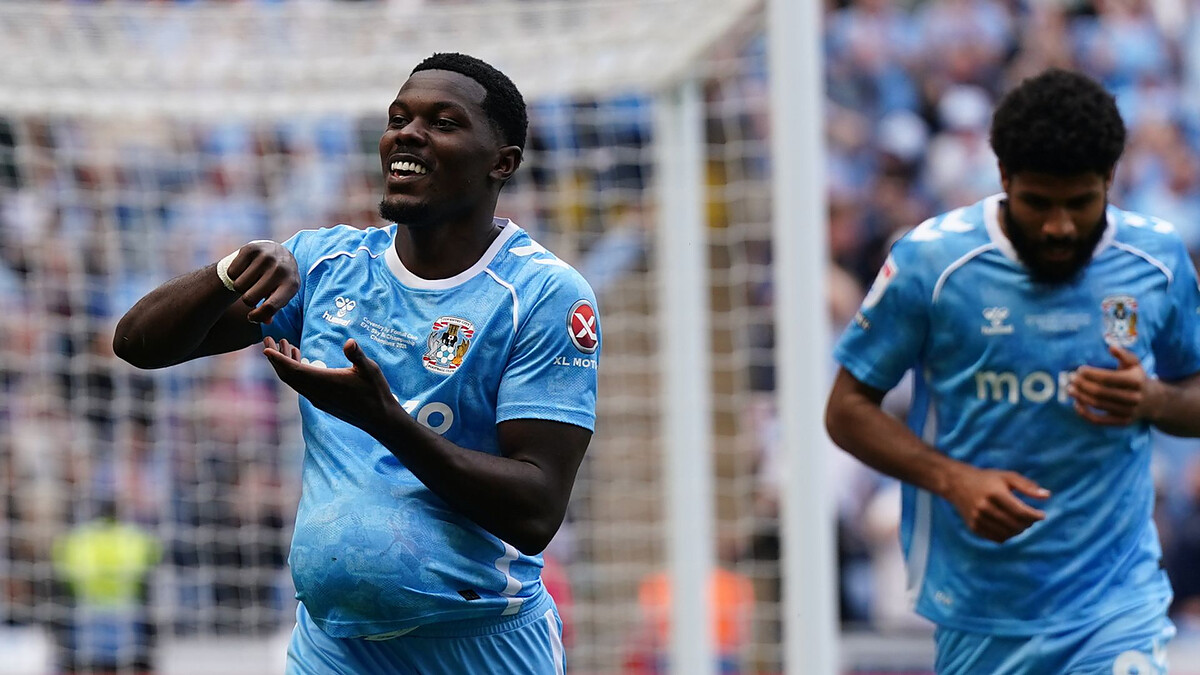 Coventry celebrate title party with victory over Wrexham
