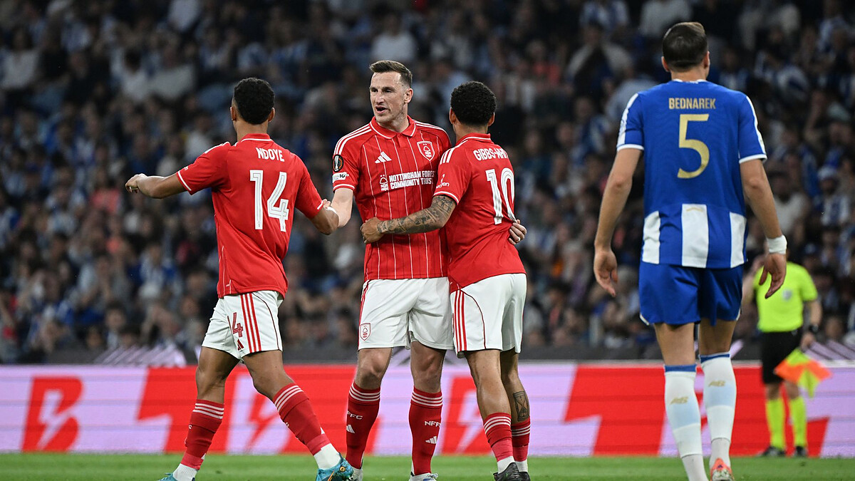 Extraordinary long-range own goal brings Forest level at Porto LIVE!