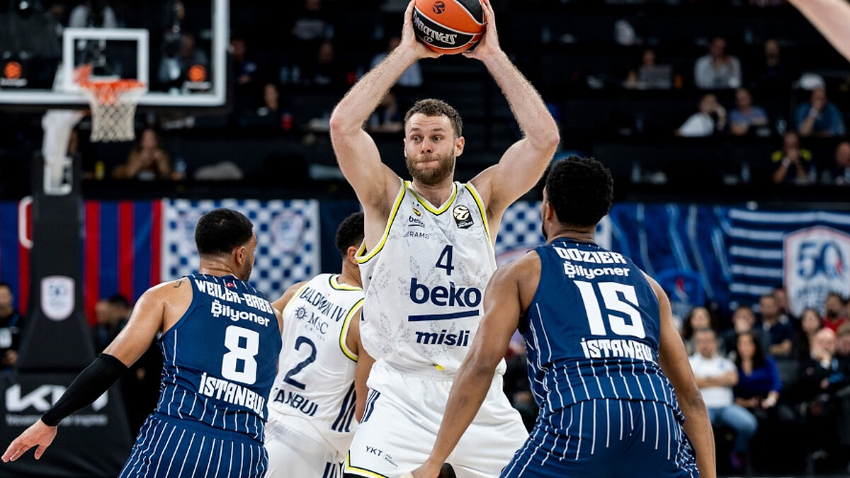 Fenerbahçe dominates the Istanbul derby on the road