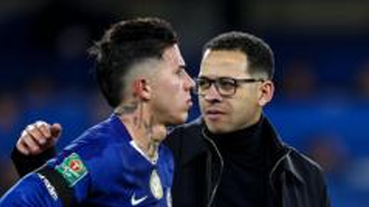 Fernandez back to face Man Utd but Chelsea's problems remain