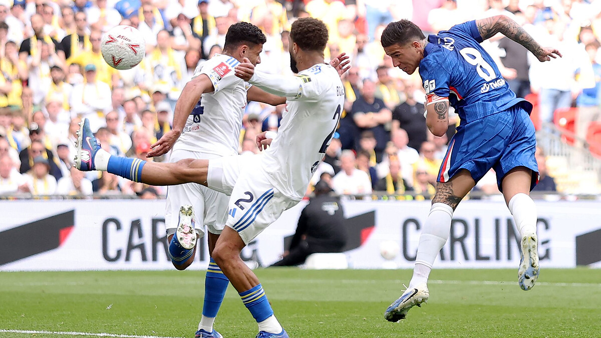 Fernandez heads Chelsea to win over Leeds and into FA Cup final