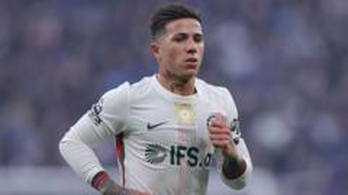 Fernandez sorry but will miss Man City - Rosenior