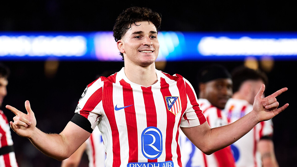 Flick fumes at VAR as Alvarez inspires Atletico to big win at 10-man Barca
