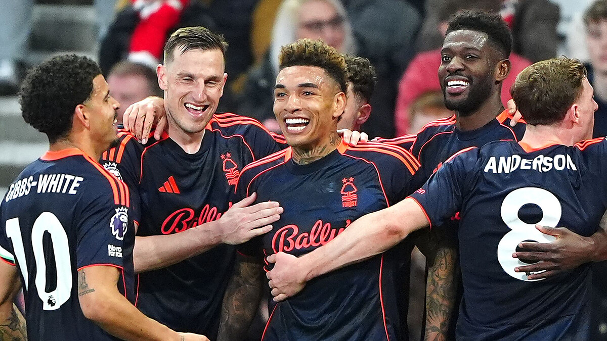 Forest's first-half frenzy at Sunderland eases relegation worries