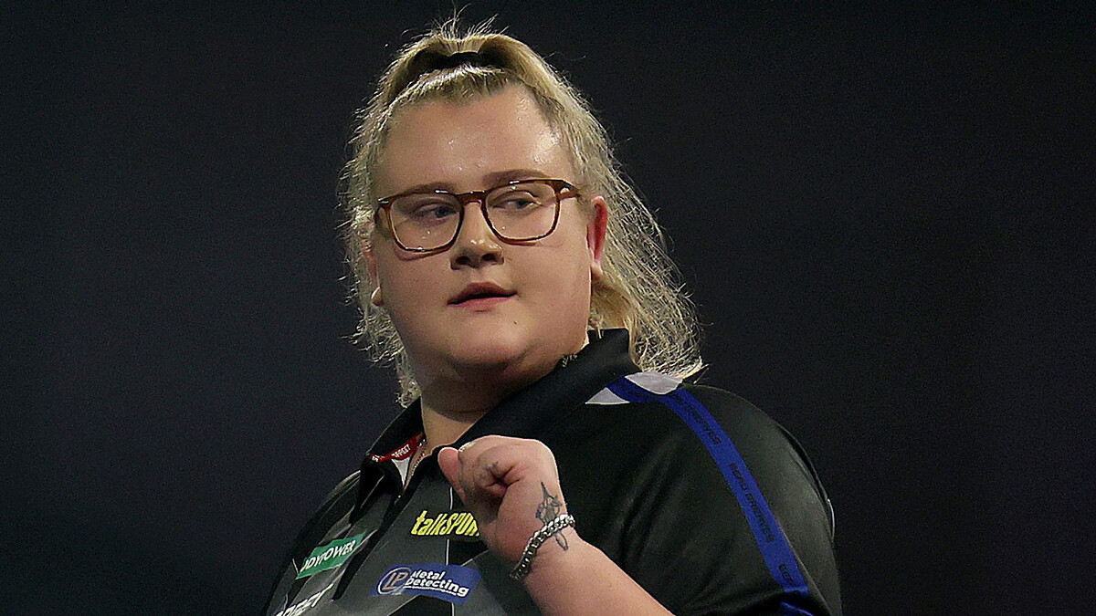 Greaves makes history as first woman to win PDC ranking title