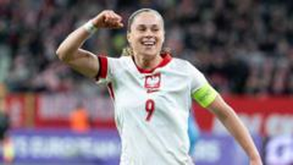 How do Republic of Ireland stop prolific Pajor?