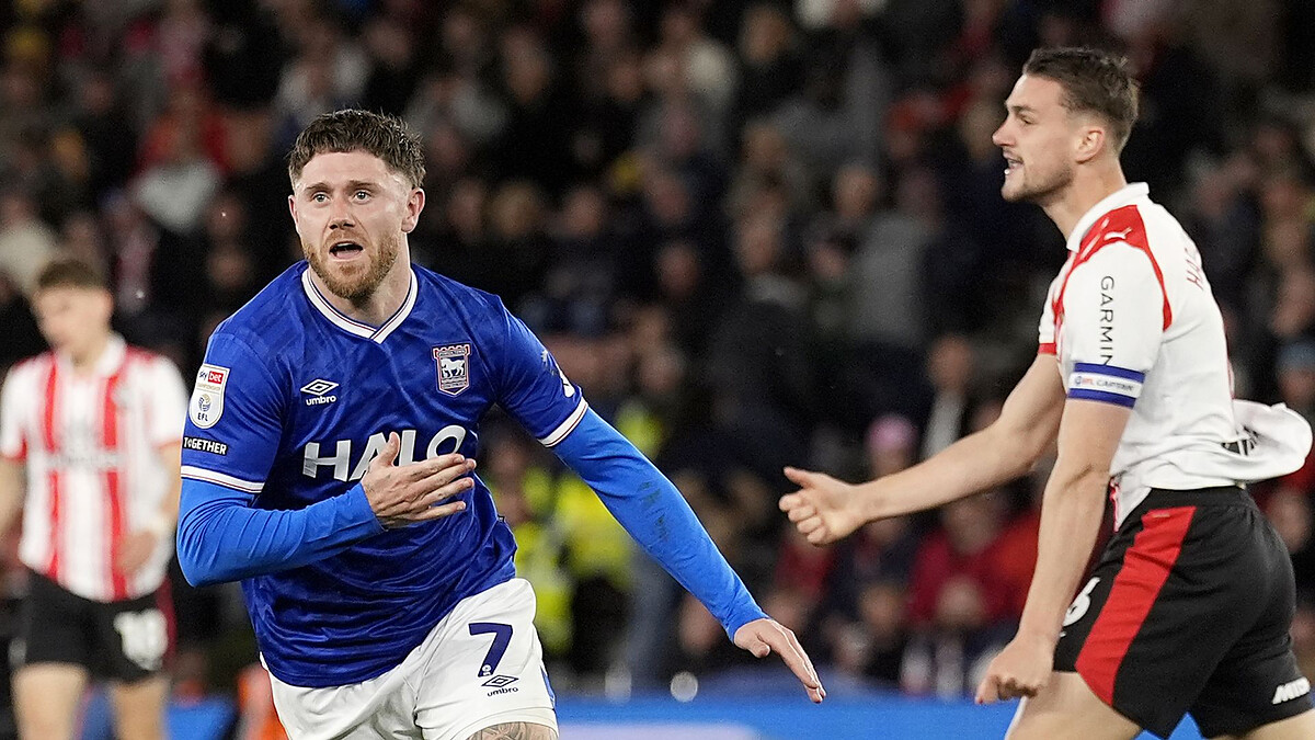 Ipswich comeback sends Southampton to play-offs as automatic race goes to final day