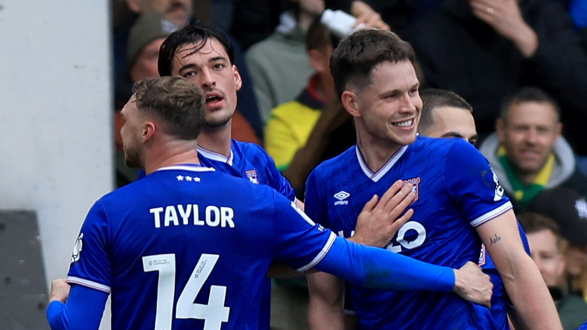 Ipswich in charge at Norwich; Coventry being held by Sheff Wed | EFL on Sky LIVE!