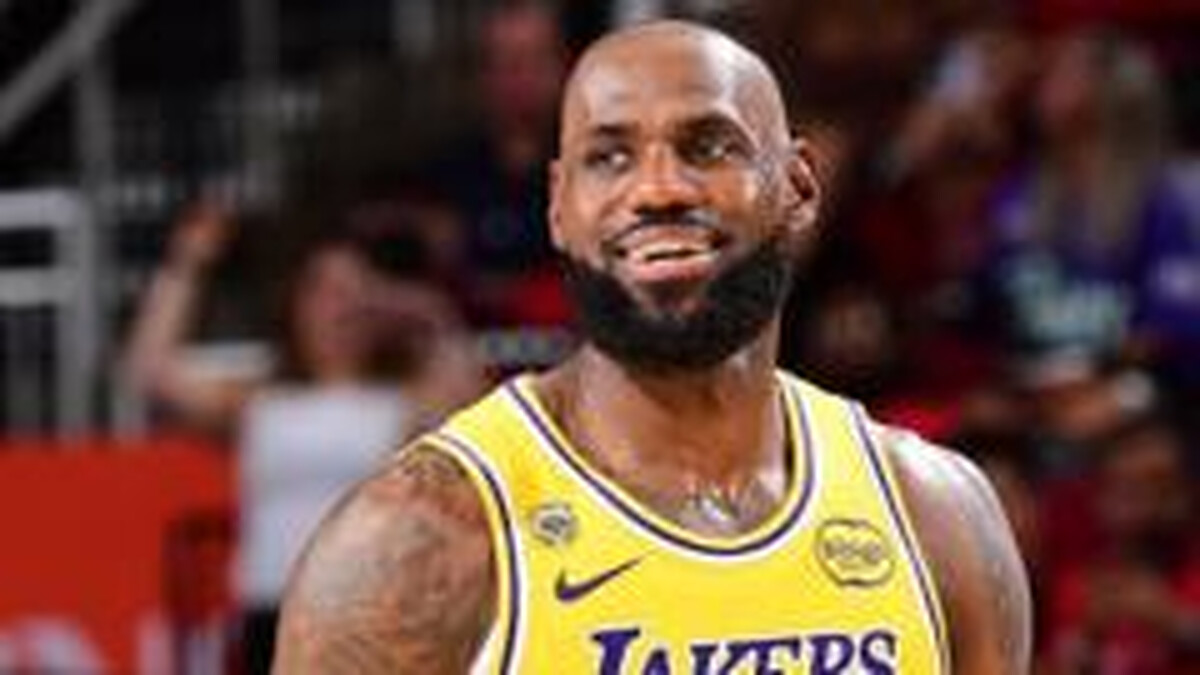 James leads Lakers to brink of play-off series win