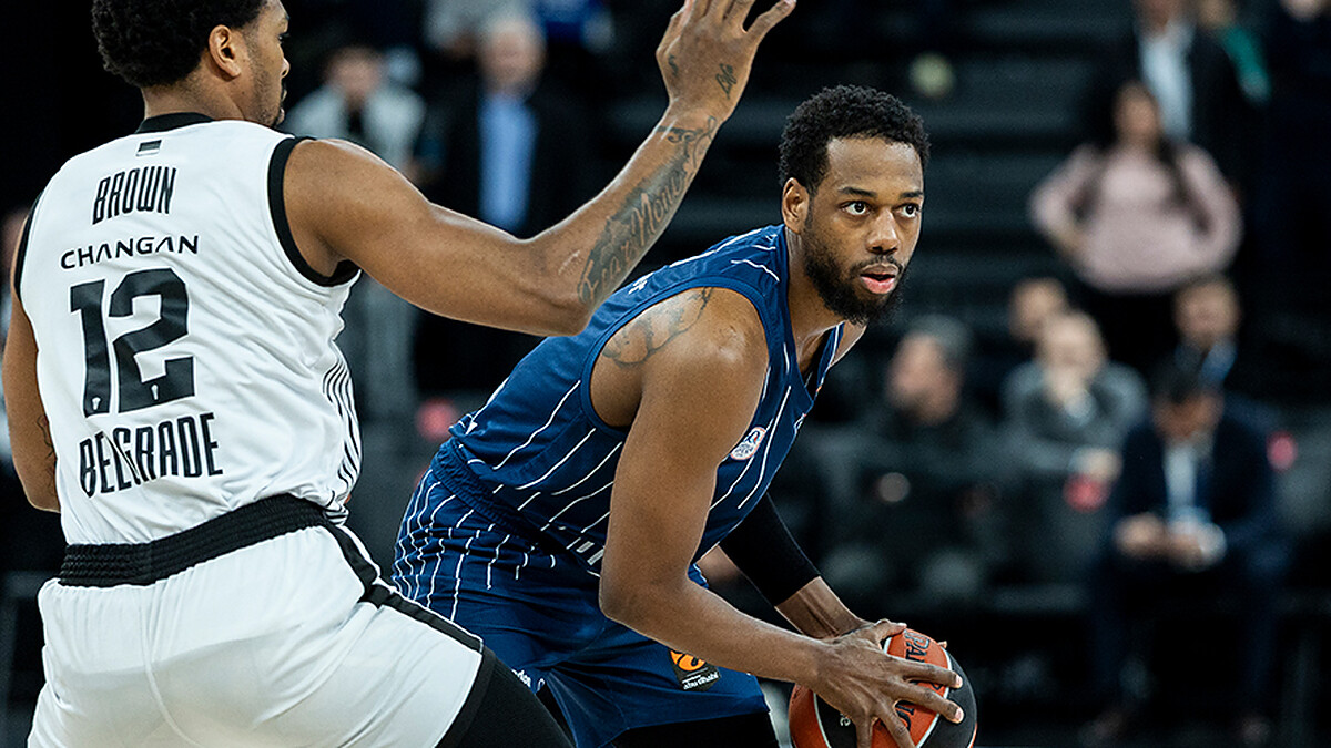 Loyd shines in Larkin’s return, Anadolu Efes ends Partizan’s streak