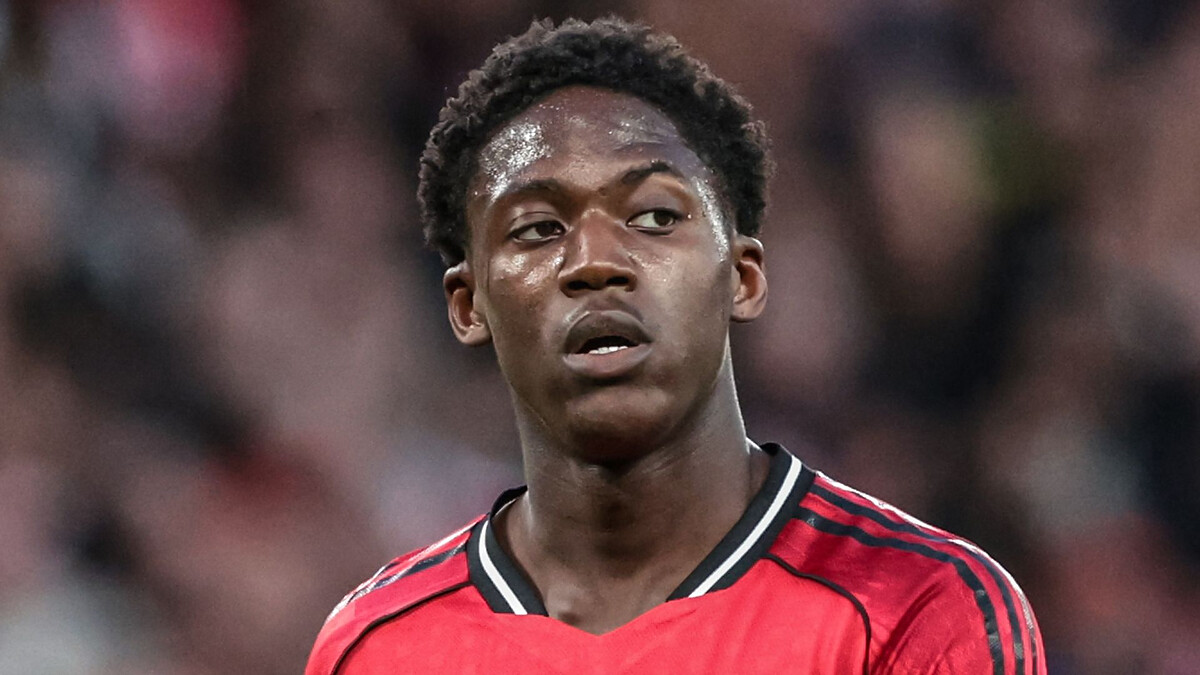 Mainoo signs new Man Utd contract