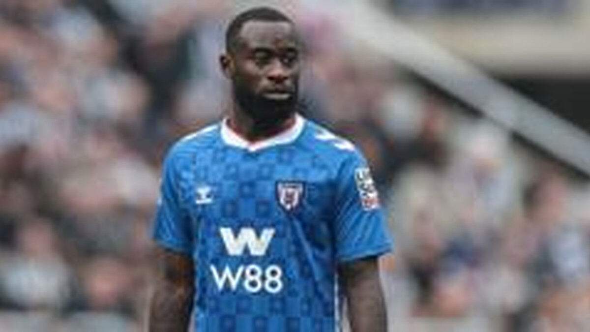 Man arrested on suspicion of racially abusing Sunderland's Geertruida