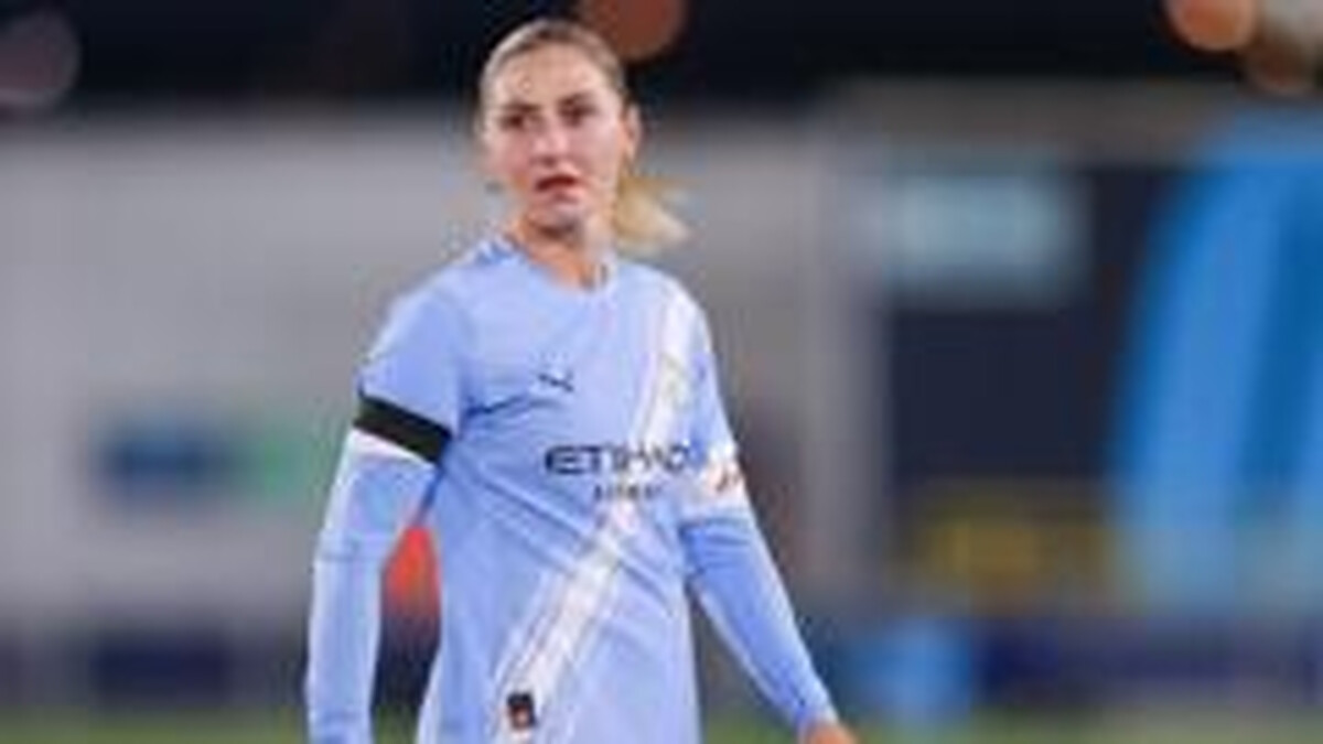 Man City's Coombs to retire at end of season