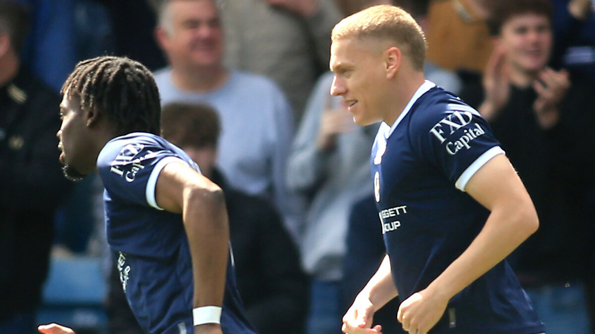 Millwall in DREAMLAND as they double lead against QPR - EFL LIVE on Sky!
