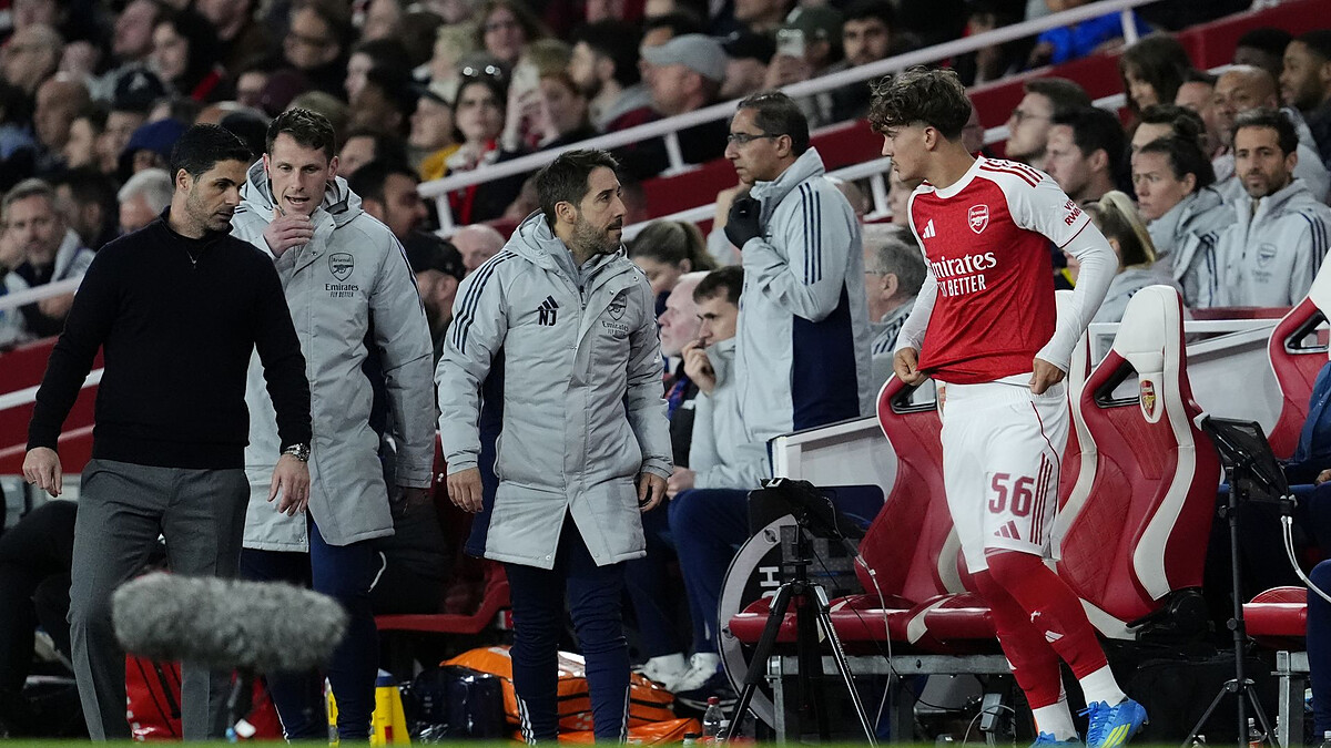 Nervy Arsenal edge into Champions League semi-finals LIVE!