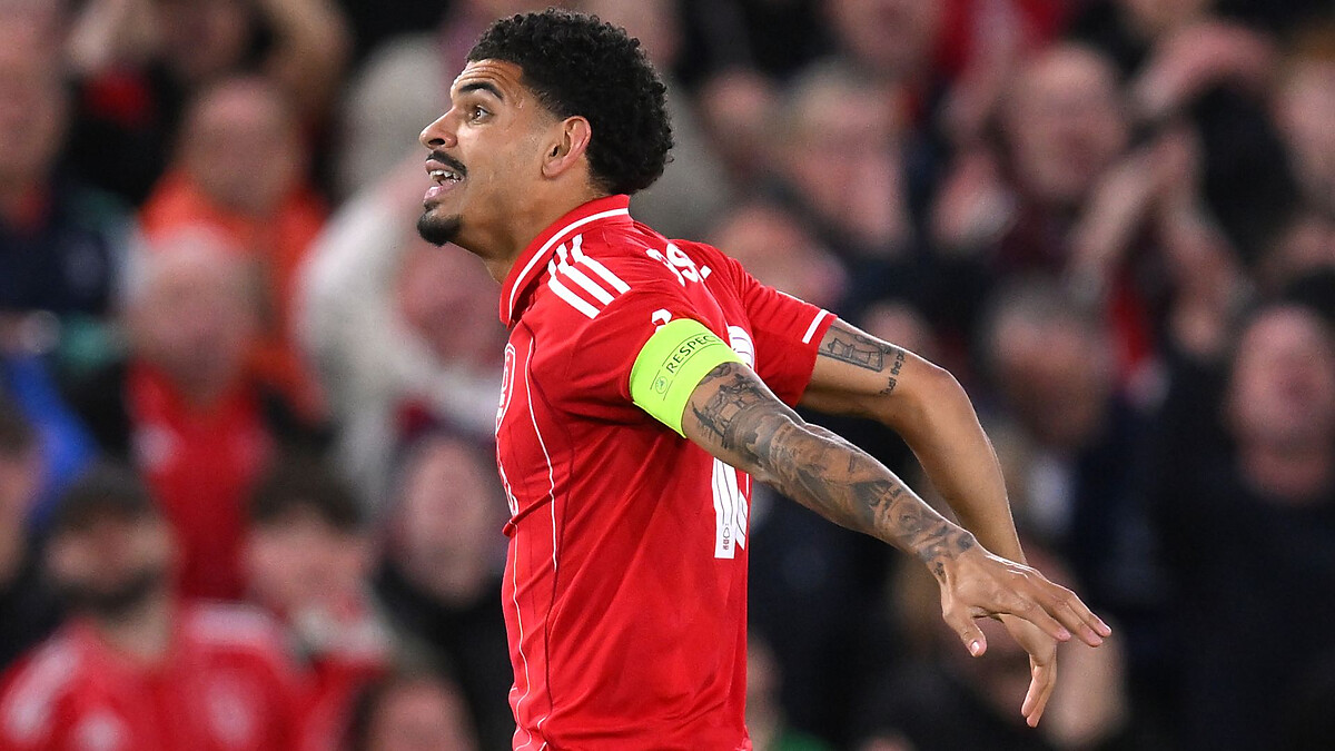 Nottingham Forest continue to lead 10-man Porto LIVE!