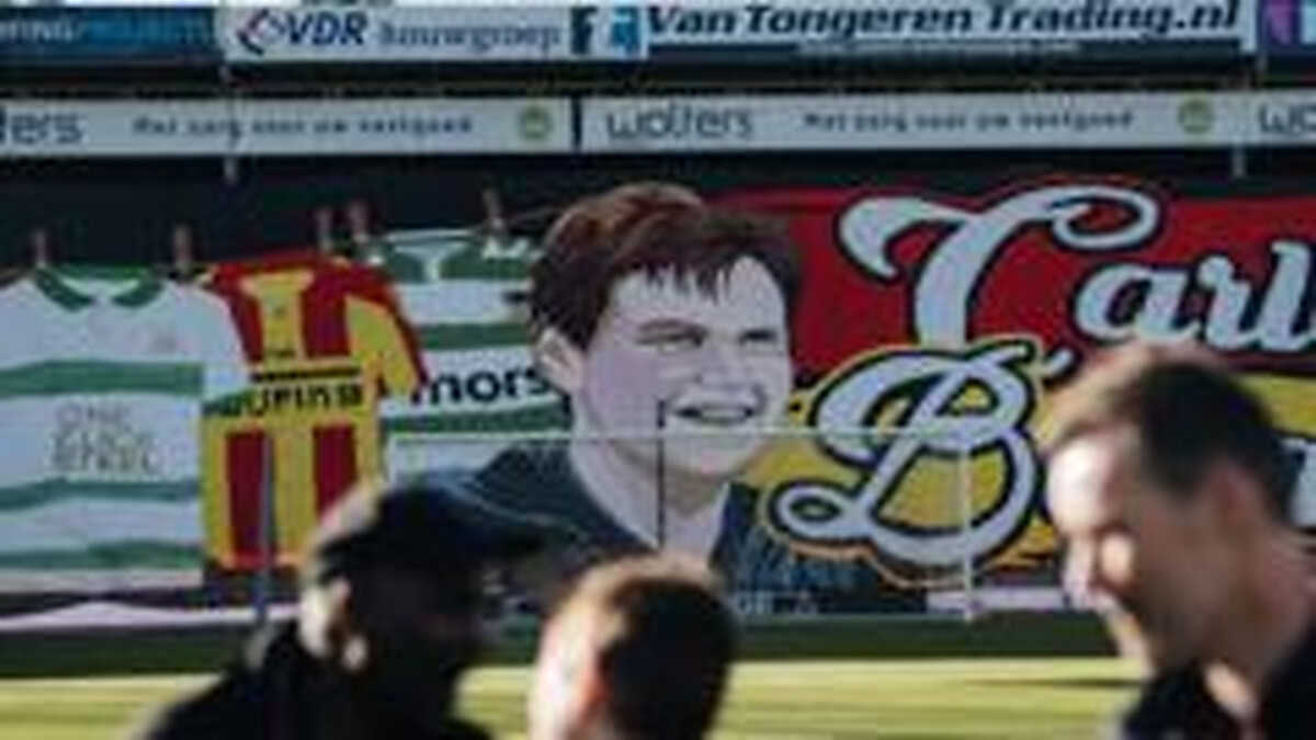 Retiring kit woman honoured with giant tifo
