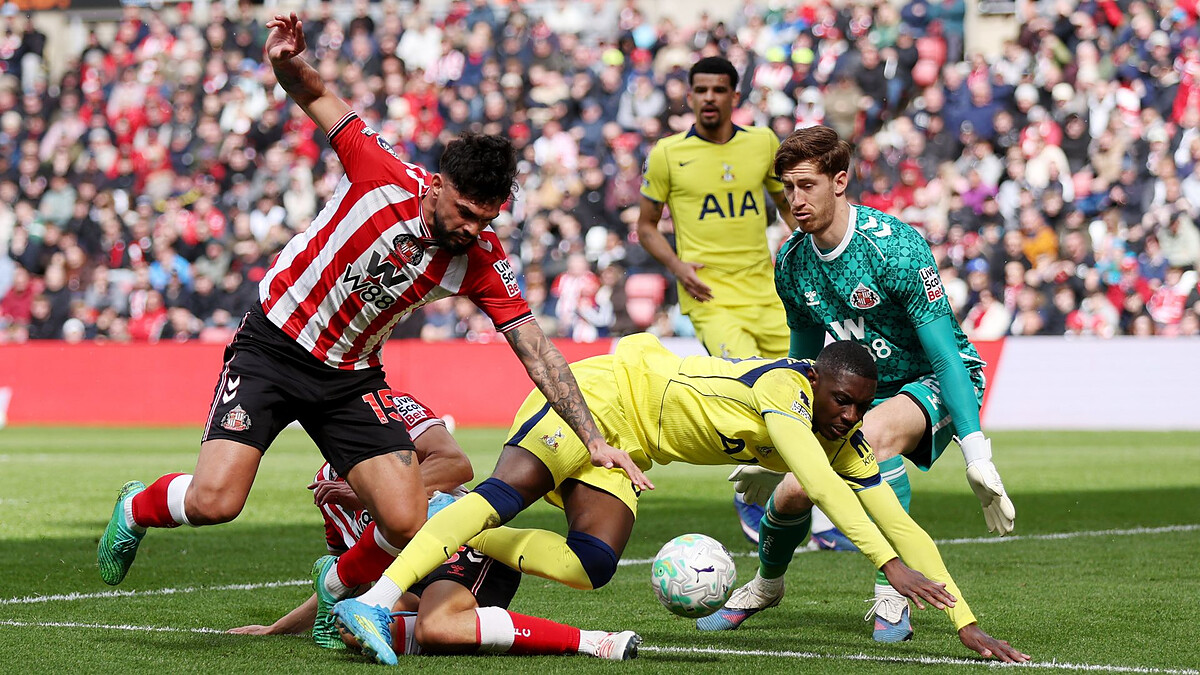 Solanke denied as Spurs being held by Sunderland LIVE on Sky!