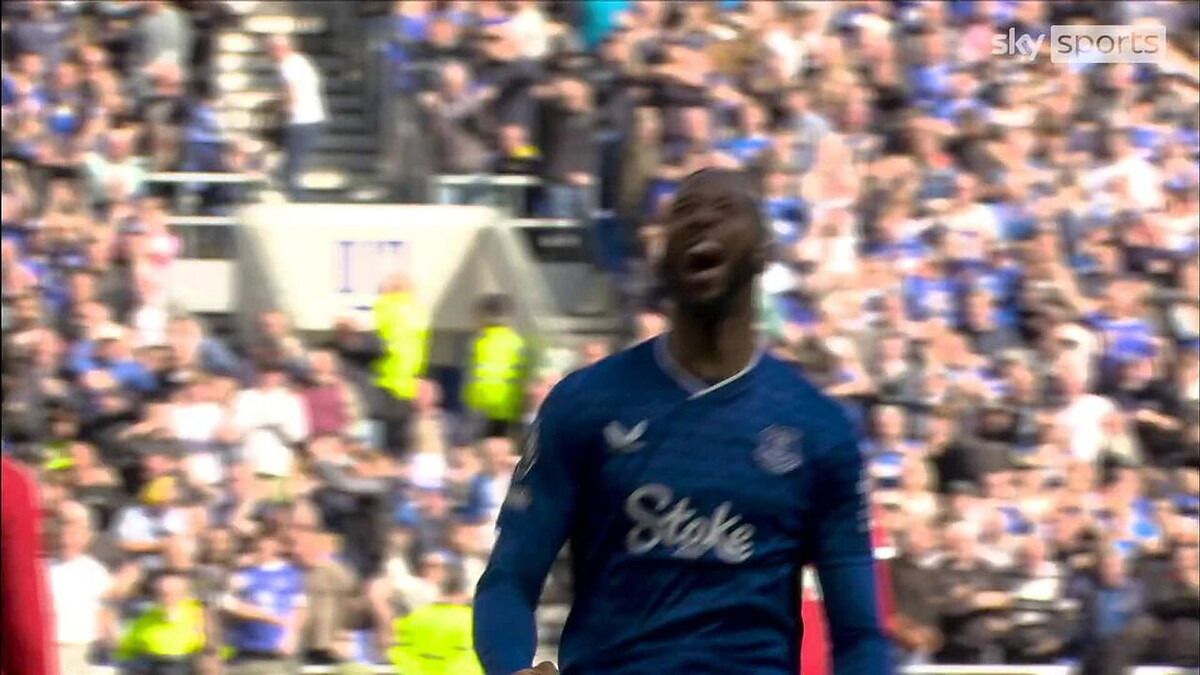 ‘Spirits lifted!’ | Beto equalises for Everton in the Merseyside derby!