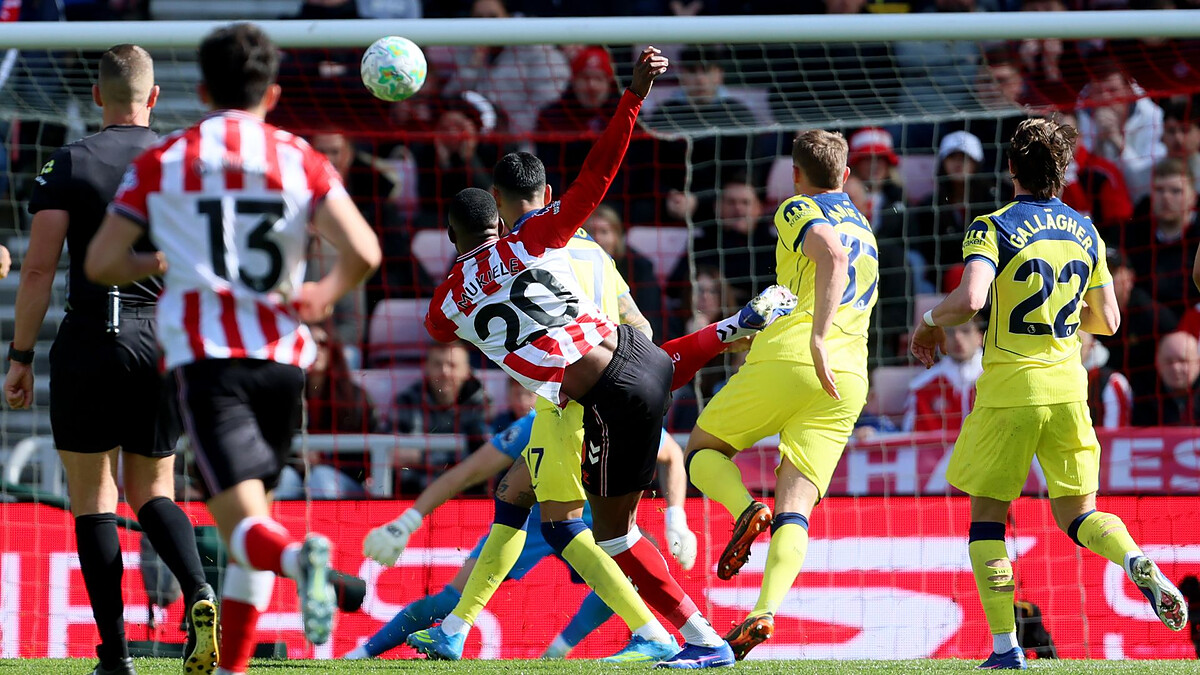 Spurs rue rotten luck as Mukiele deflected strike gives Sunderland lead LIVE!