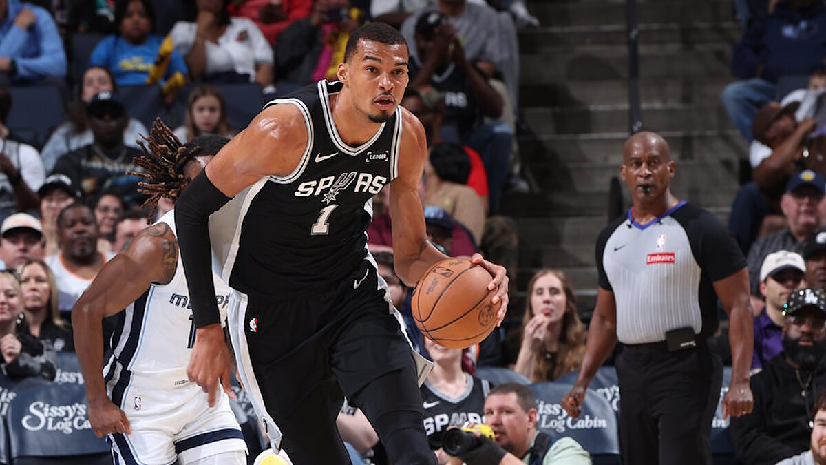 Spurs star Victor Wembanyama wins 2025-26 Magic Johnson Award