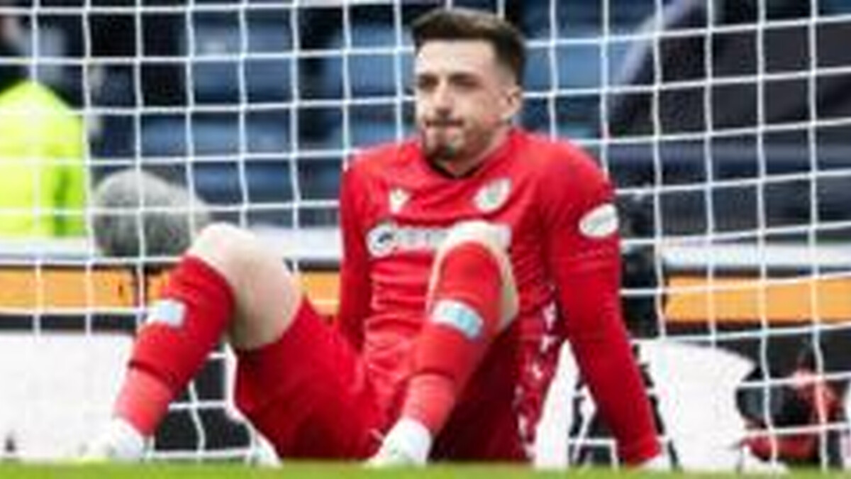 St Mirren's Gogic hits out at own fans over keeper abuse
