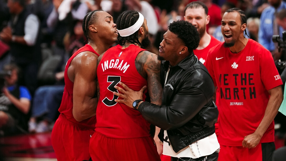 The Toronto Raptors react in the final minutes to tie the series at home