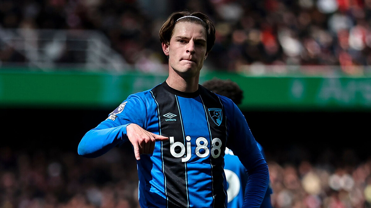 Title-race twist! Arsenal booed off after losing to Bournemouth LIVE!