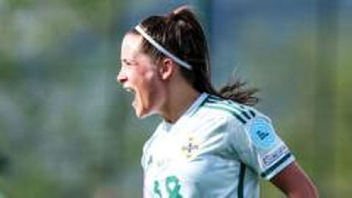 Uncapped Chambers deserves NI chance - Bell