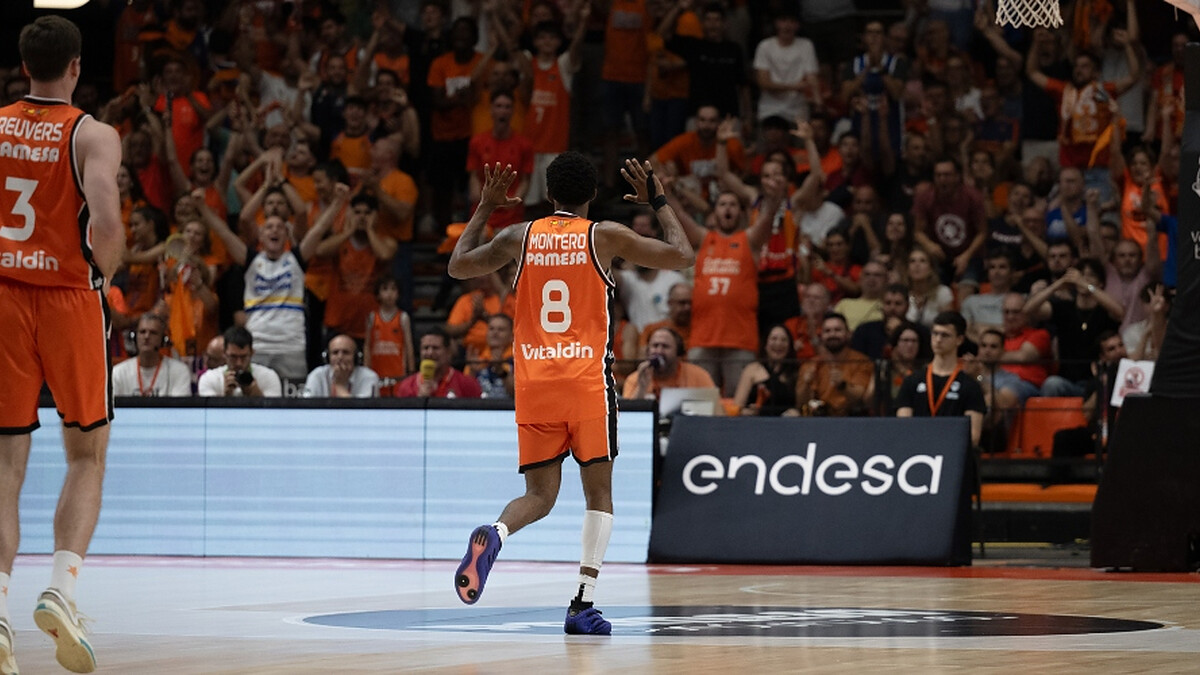 Valencia edged Milan and locked a spot in the playoffs