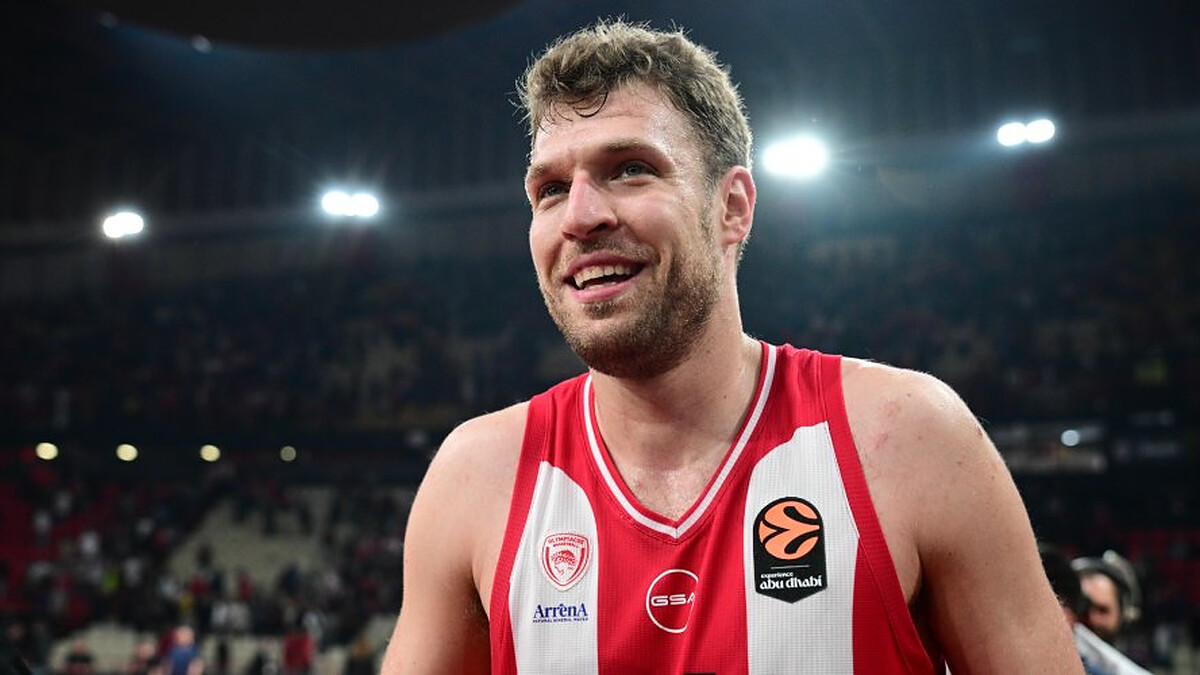 Vezenkov wins second EuroLeague MVP award