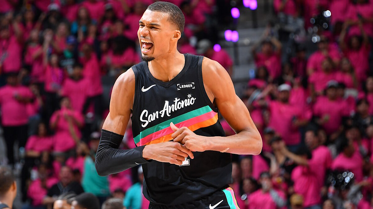 Wembanyama makes playoff history as Popovich inspires dominant Spurs debut