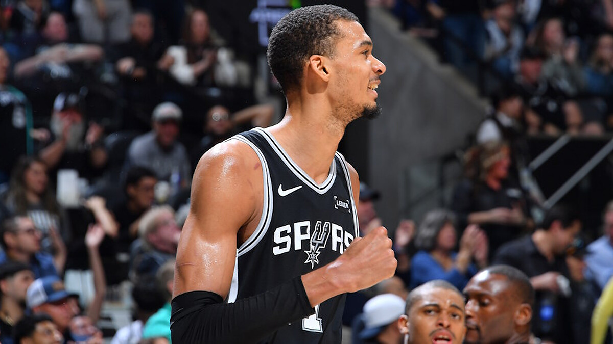 Wemby aims to travel for Game 3 despite NBA concussion protocol