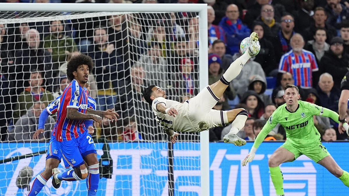 West Ham draw at Palace to move two points clear of Spurs and relegate Wolves LIVE!