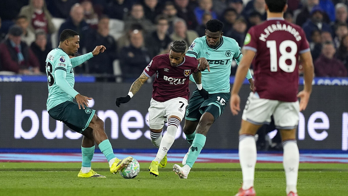 West Ham wallop Wolves to send Spurs into relegation zone LIVE!