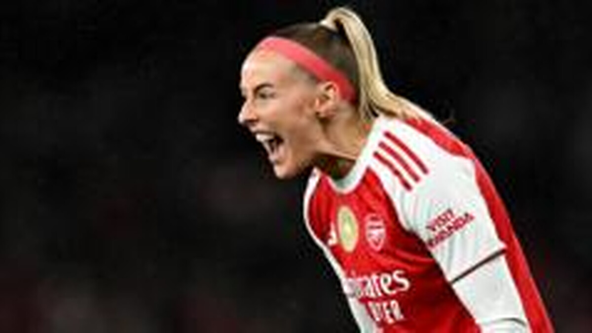 Why is Kelly not an automatic starter for Arsenal or England?