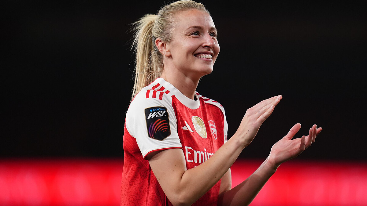 Williamson signs new Arsenal contract