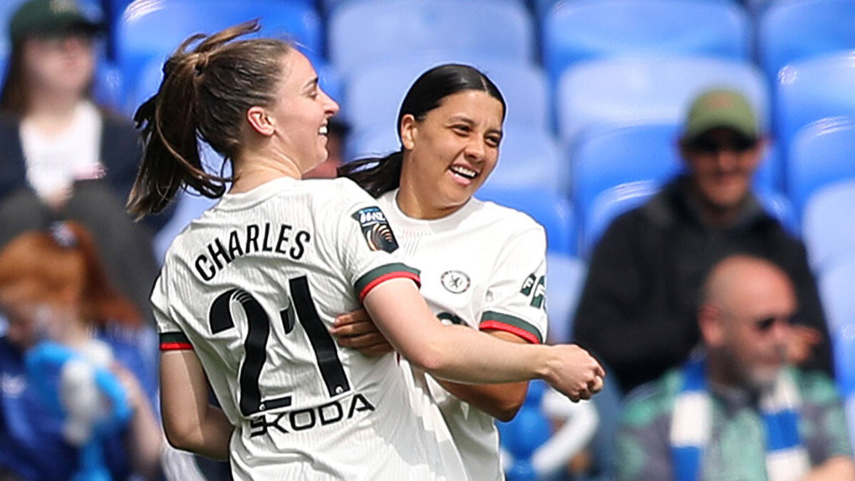 WSL roundup: Kerr double helps Chelsea thrash Everton | Spurs hold United