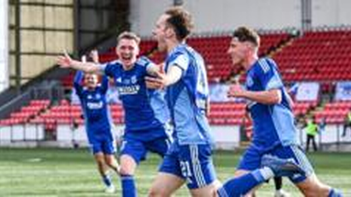 Auchinleck win Scottish Junior Cup for 15th time