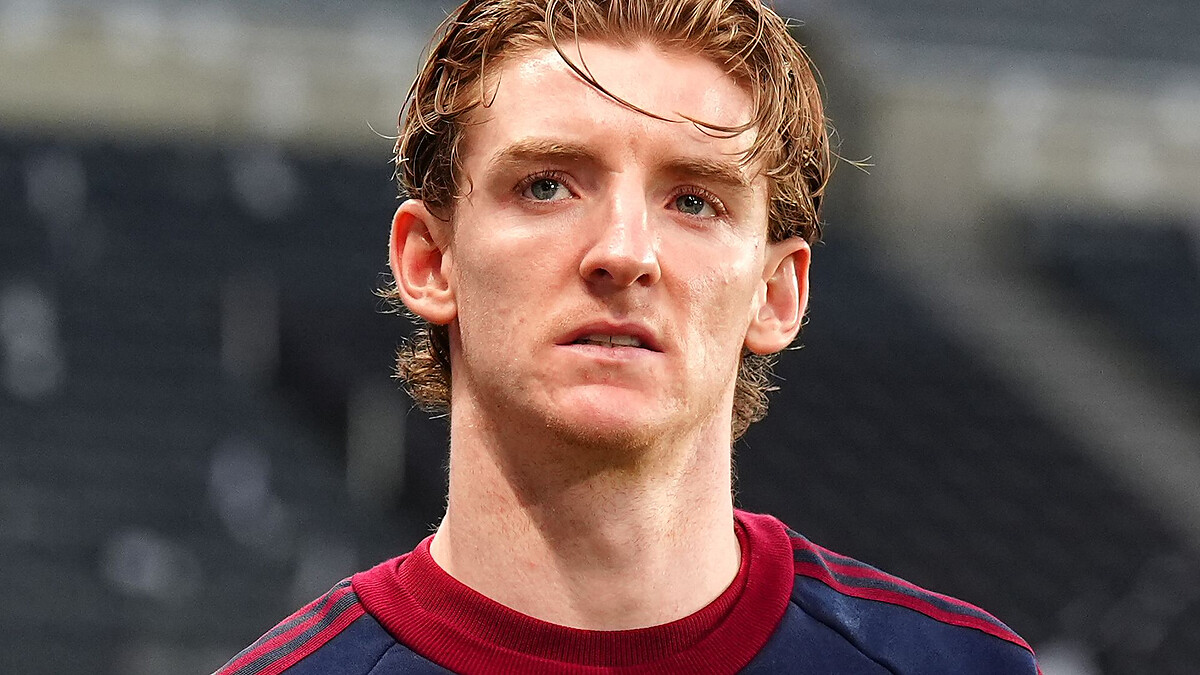 Bayern Munich open talks over Gordon move