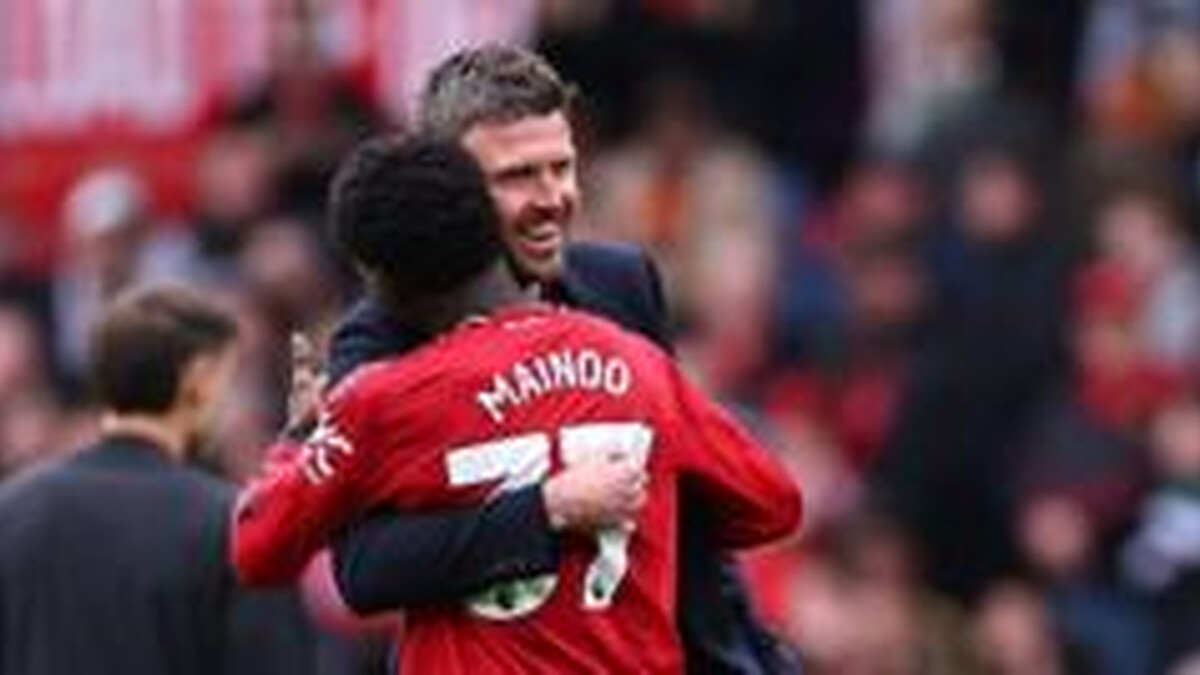 Carrick secures Champions League - what are Man Utd waiting for?