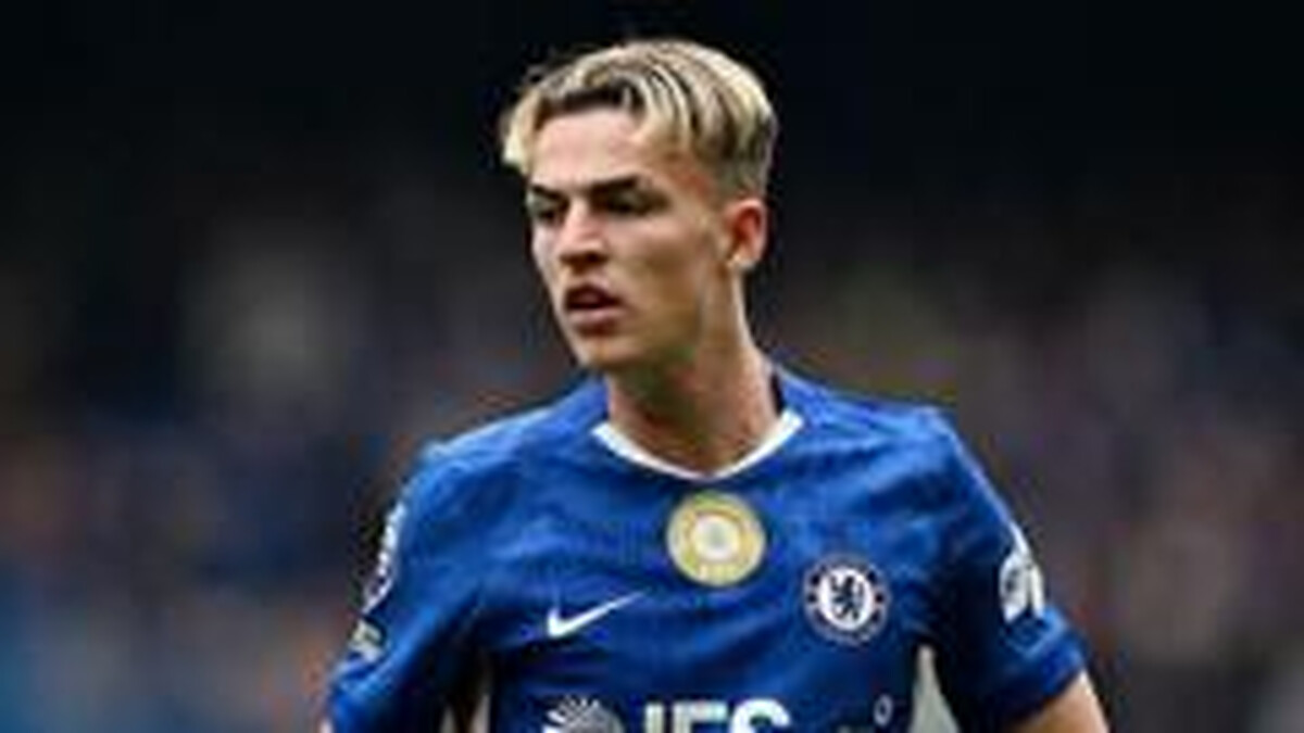 Chelsea's Derry, 18, taken to hospital after head injury