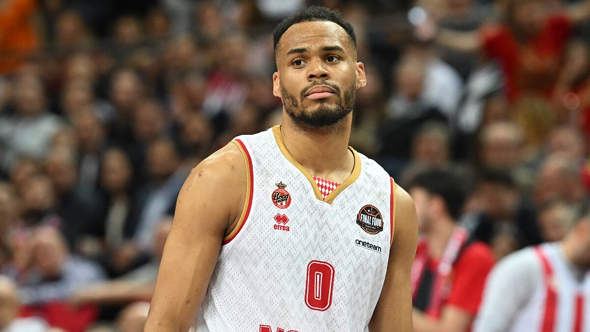 Elie Okobo picks up season MVP award in France