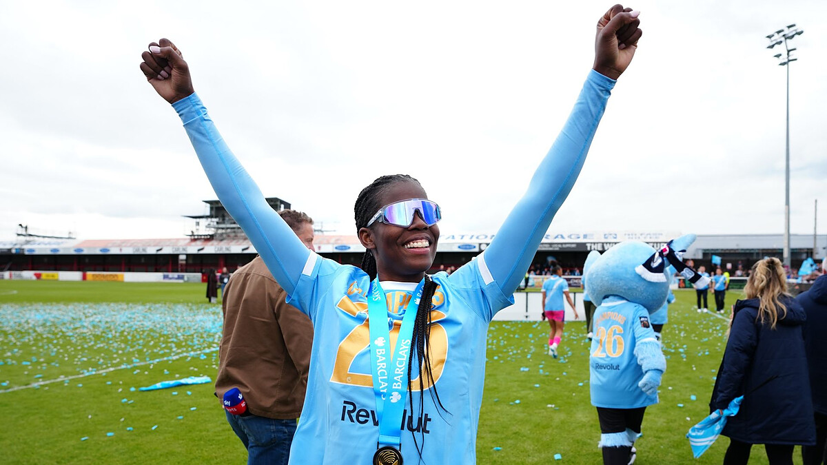 Four more years! Shaw to stay at Man City
