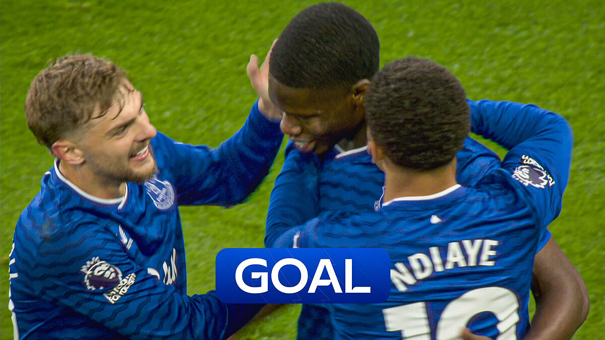 Guehi HOWLER gifts Everton the equaliser!
