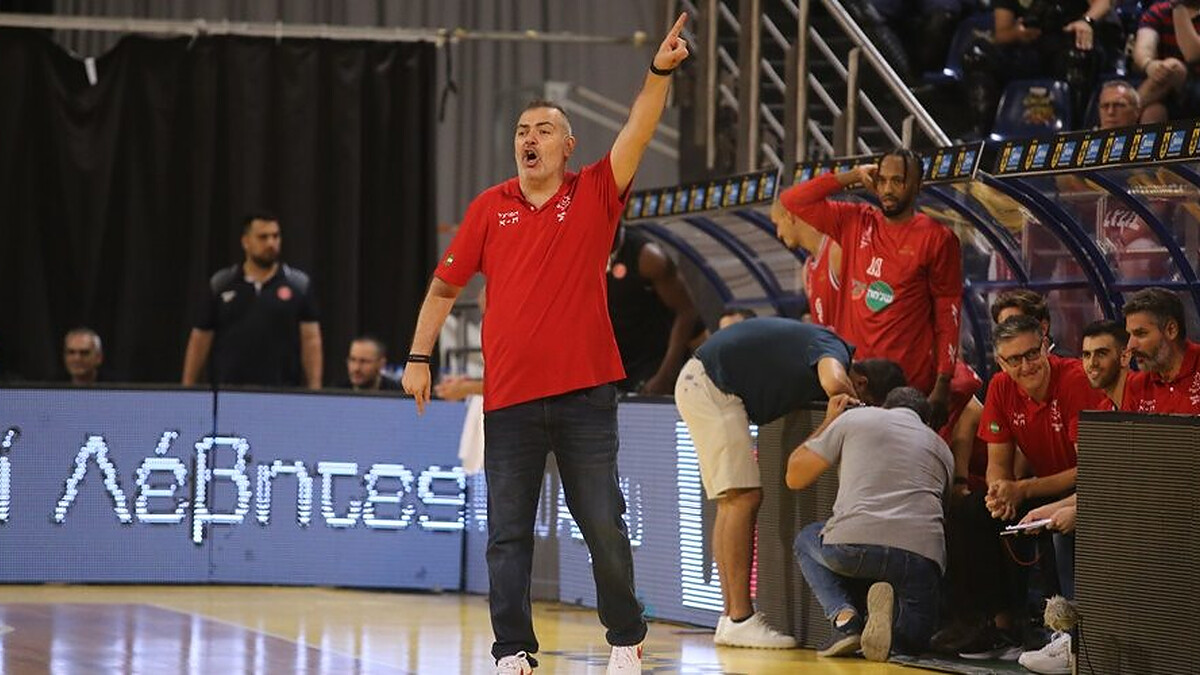 Hapoel assistant coach returns home to find another family in his apartment