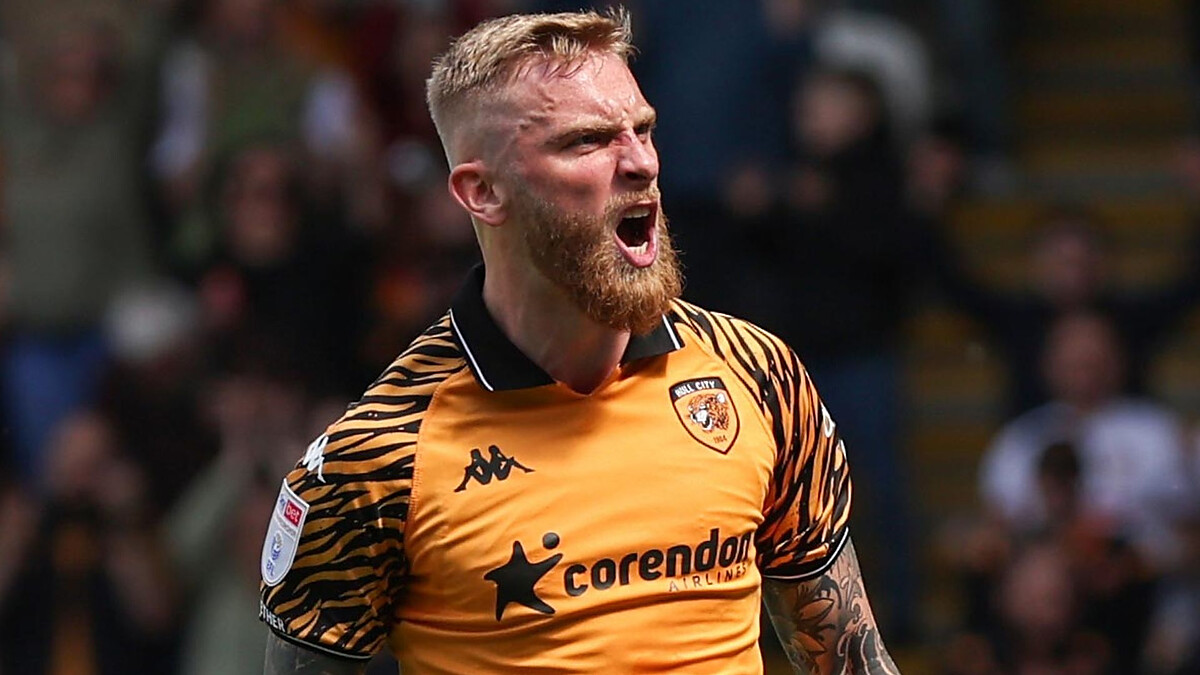 Hull complete comeback against Norwich to secure play-off spot